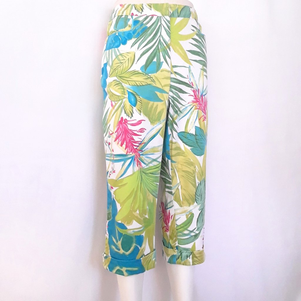 Bandolino White Tropical Floral Cuffed Capri Pants
